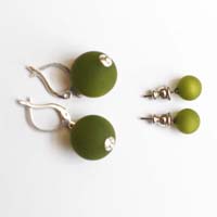 Polarisperlen Hänger Ohrring Olive